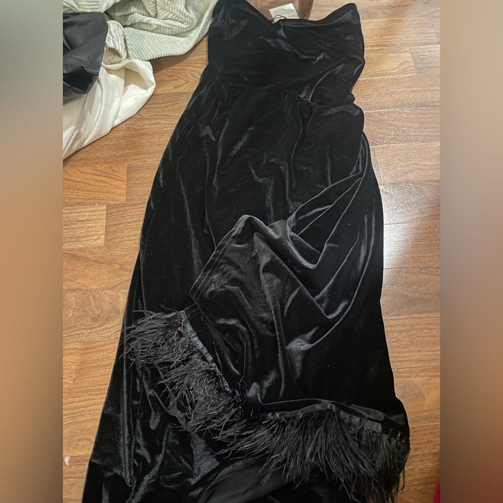 Never worn black velvet midi dress from Missguided! Size 6